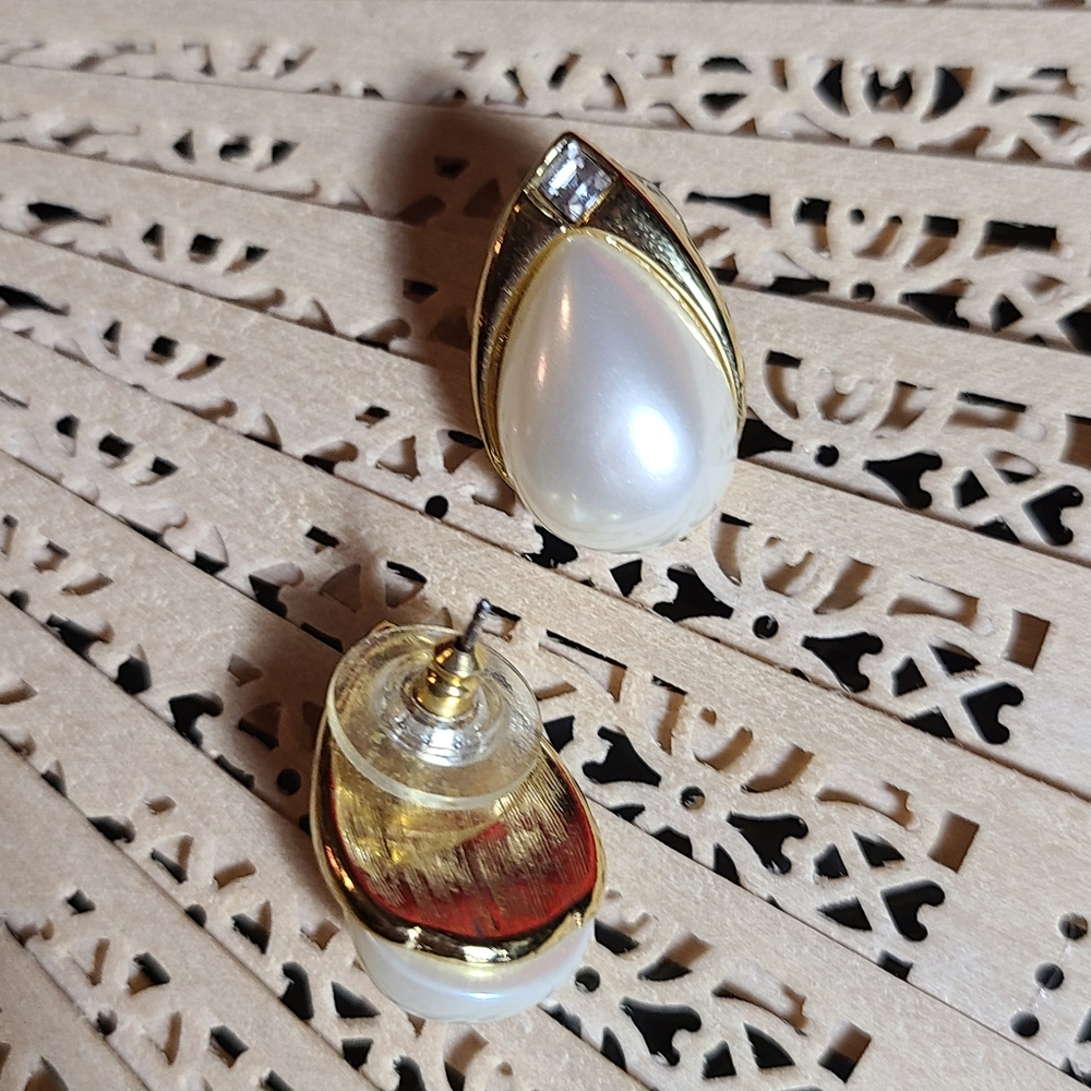 Gold Pearl Design studded earrings for sale vintage